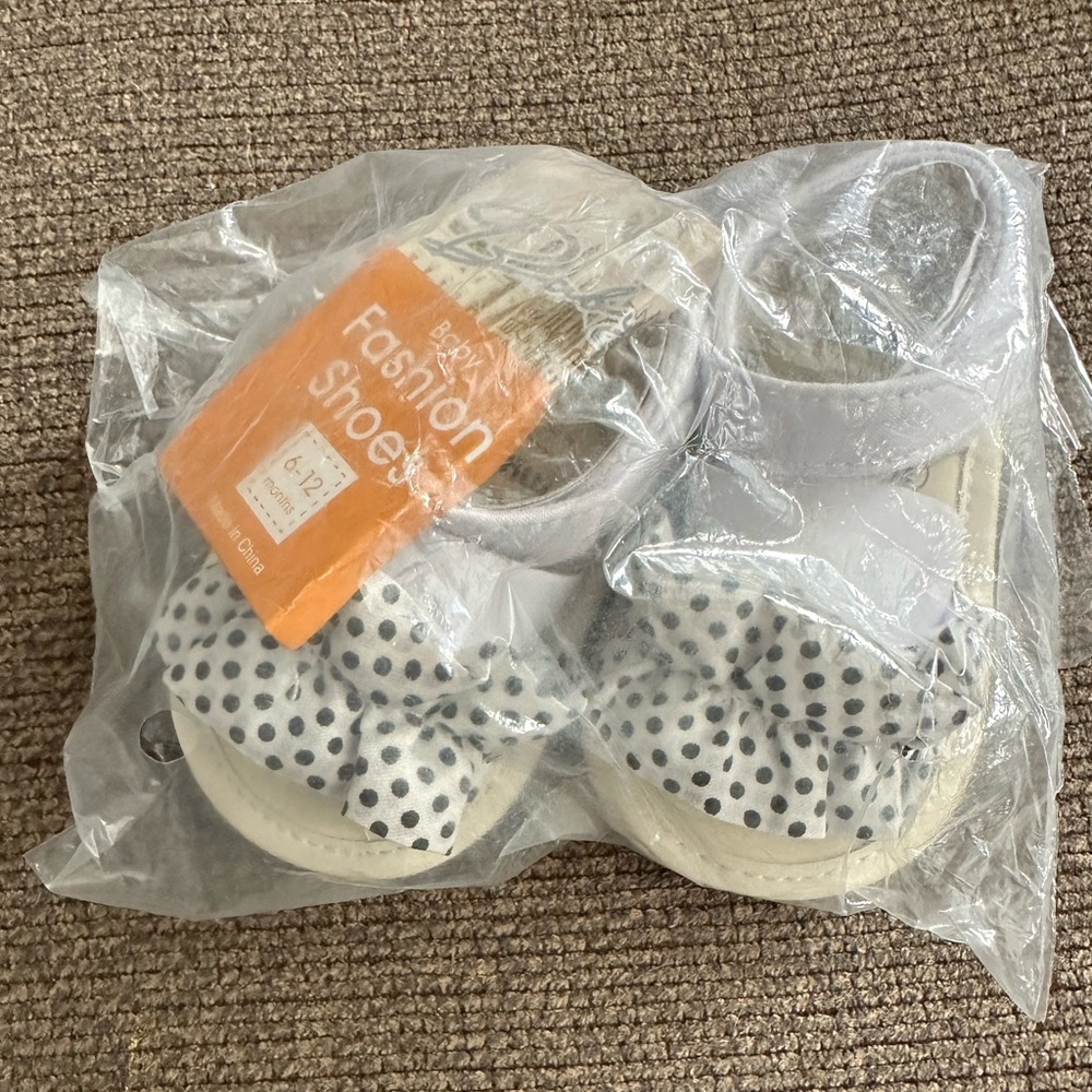 NWT baby girl sandals size 6-12 months